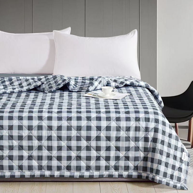 Kołdra letnia pikowana narzuta w kratę ciemna szara 200x220