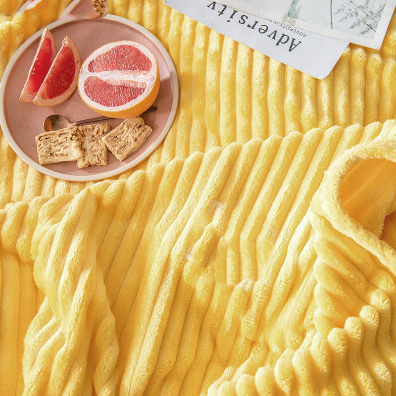 Koc pluszowy tłoczony w pasy 200x220 musztardowy