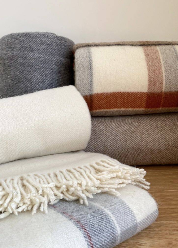 Koc wełniany z frędzlami ecru 160x200