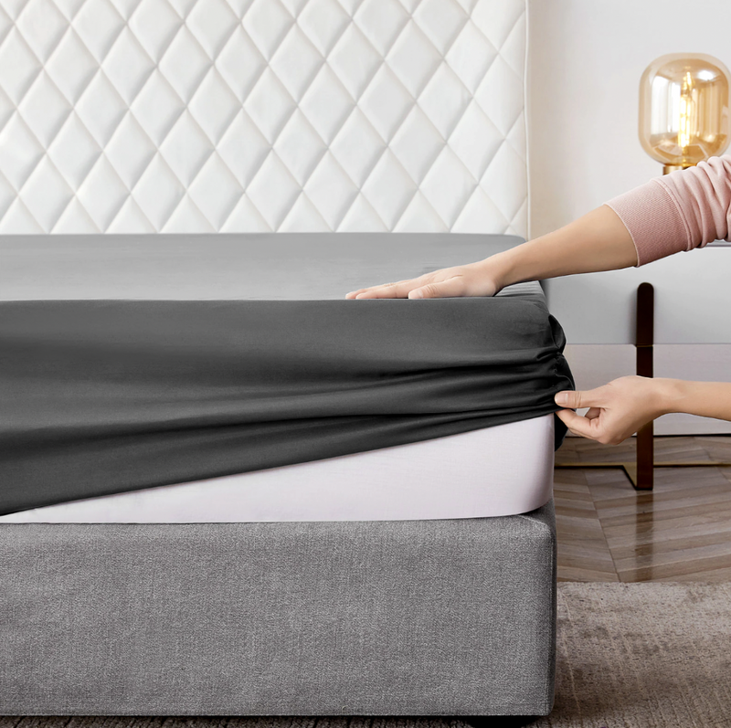 Prześcieradło z gumką bawełniane grafitowe 160x200
