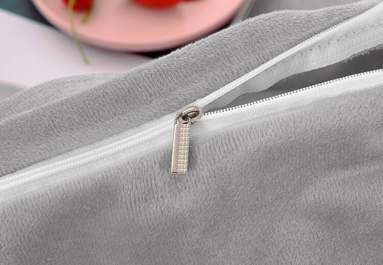 Pościel pluszowa zimowa miś gładka 160x200 3 el. jasna szara K004