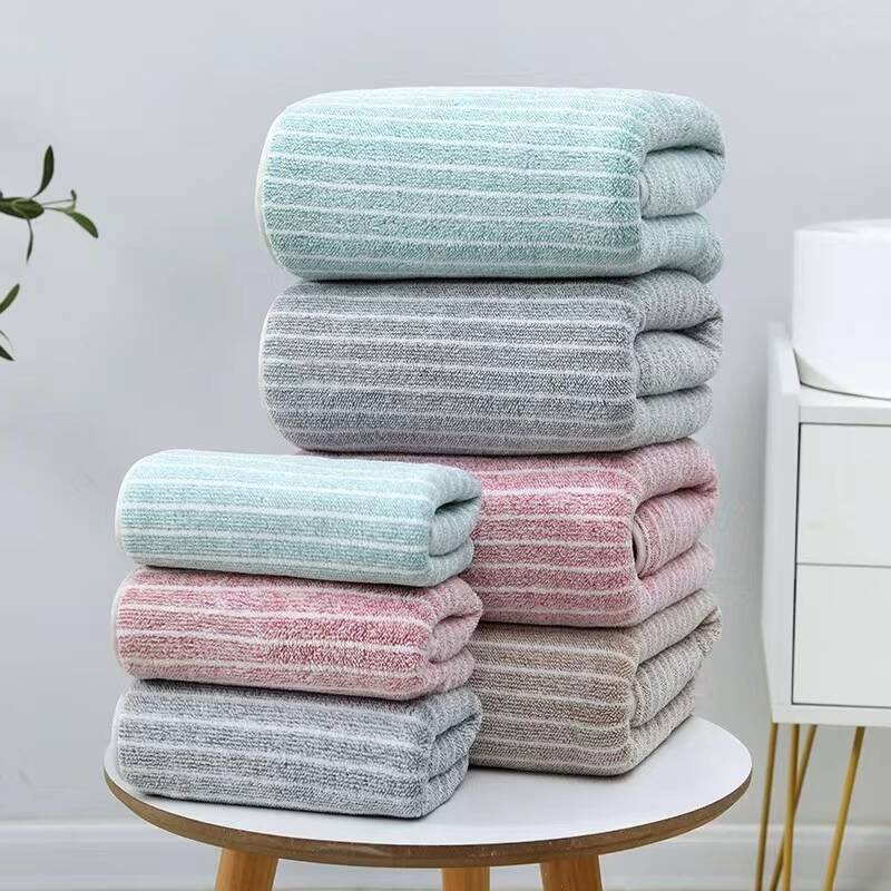 Ręcznik kąpielowy w pasy z mikrofibry 70x140 szybkoschnący zielony miętowy