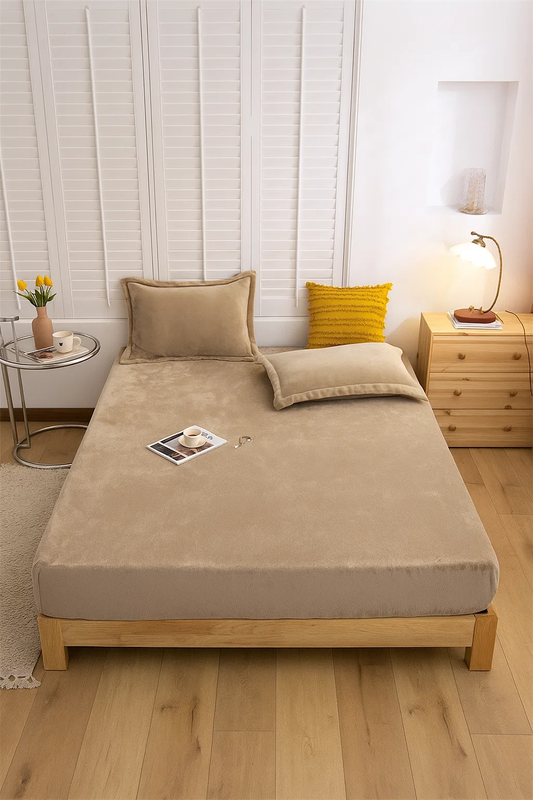 Prześcieradło pluszowe z gumką MIŚ ciemne beżowe 140x200