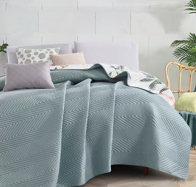 Narzuta ozdobna dwustronna DIAMOND 220x240 biała w kwiaty - zielona F004