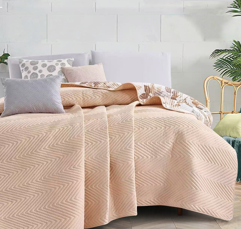 Narzuta ozdobna dwustronna DIAMOND 220x240 biała w kwiaty - beżowa F012