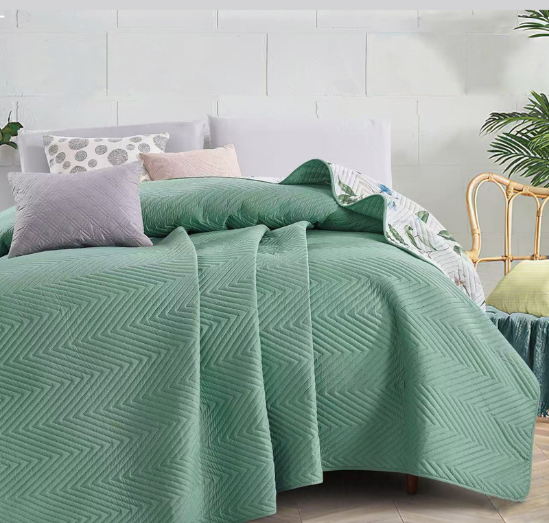 Narzuta ozdobna dwustronna DIAMOND 220x240 biała w kwiaty - zielona F002