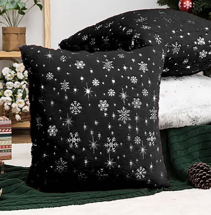 Poszewka na poduszkę czarna w srebrne śnieżynki 40x40