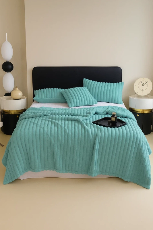 Koc pluszowy tłoczony w grube szerokie pasy 160x200 turkusowy