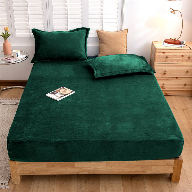 Prześcieradło pluszowe z gumką MIŚ butelkowe zielone 160x200 