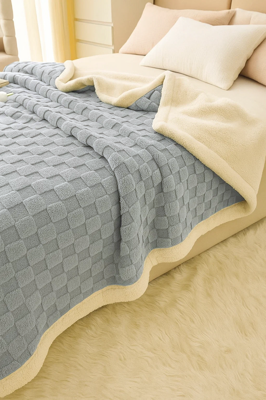 Koc pluszowy narzuta w kratę 3D z barankiem 200x230 jasny szary