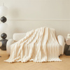 Koc pluszowy tłoczony w grube szerokie pasy 200x220 kremowy ecru