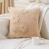 Poszewka na poduszkę dekoracyjna 45x45 w kwiatki 3D pluszowa beżowa