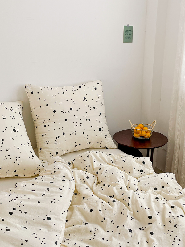 Pościel biała w kropki i groszki 200x220 3 el. Dots F15