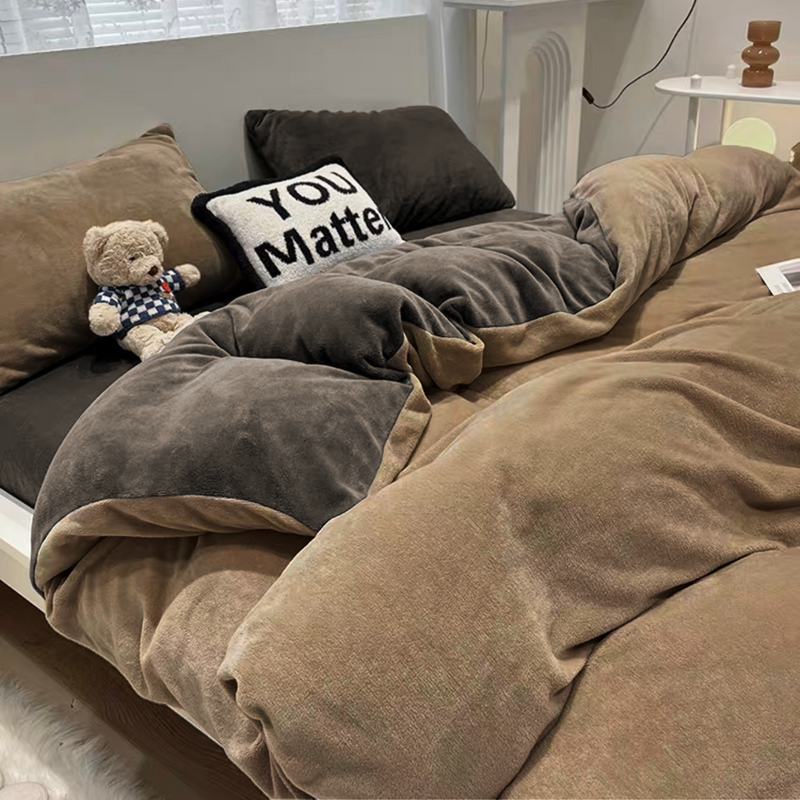 Pościel pluszowa welurowa zimowa miś gładka 200x220 4 el. jasna brązowa - ciemna brązowa