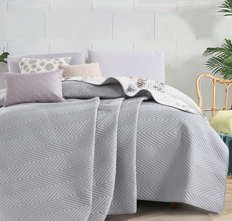 Narzuta ozdobna dwustronna DIAMOND 220x240 biała w liście - jasna szara F001