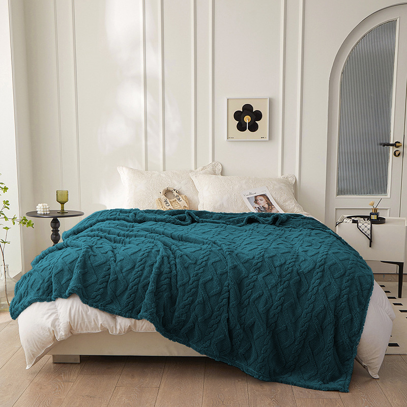 Koc pluszowy tłoczony w sweterek 3D 160x200 niebieski