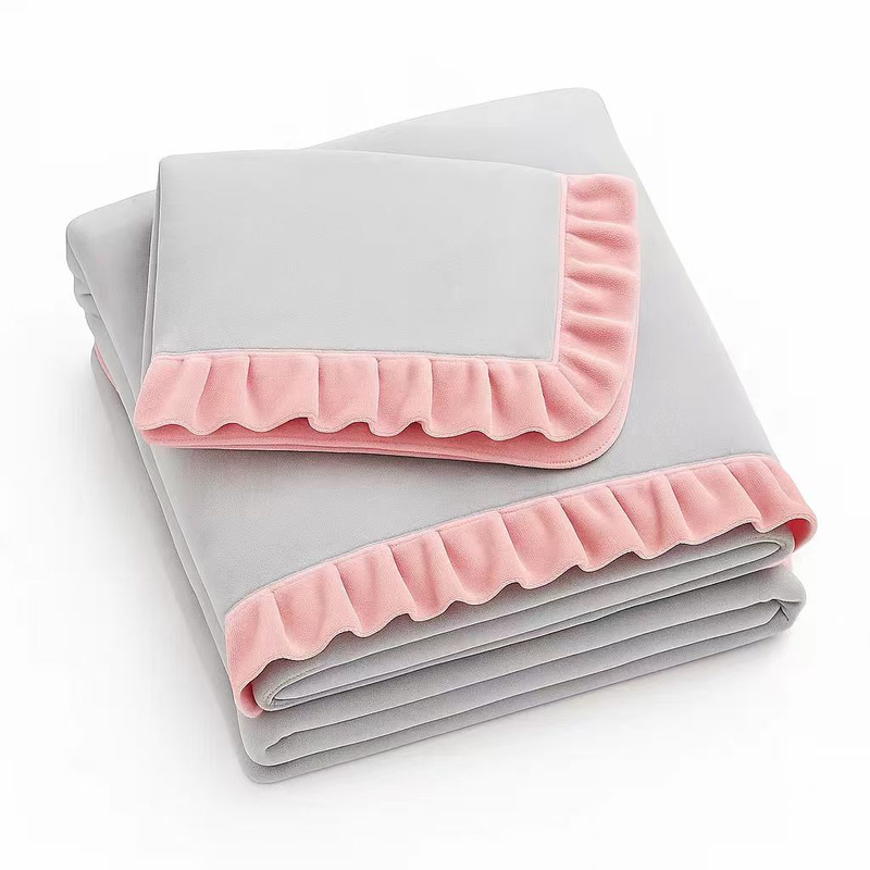 Pościel pluszowa z falbanką zimowa miś 200x220 3 el. szaro-różowa nr444