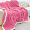 Koc pluszowy narzuta BOA 200x220 z barankiem ciemny różowy