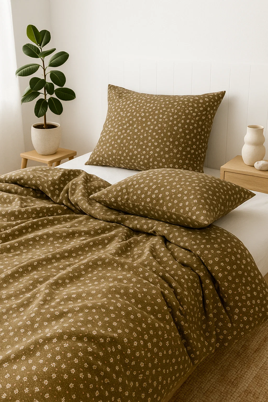 Pościel bawełniana brązowa w kwiatki 200x220 3 el. Colia M2031