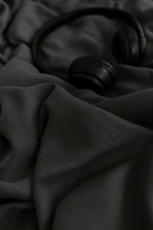 Pościel ciemna szaro-czarna 200x220 4 el. z prześcieradłem