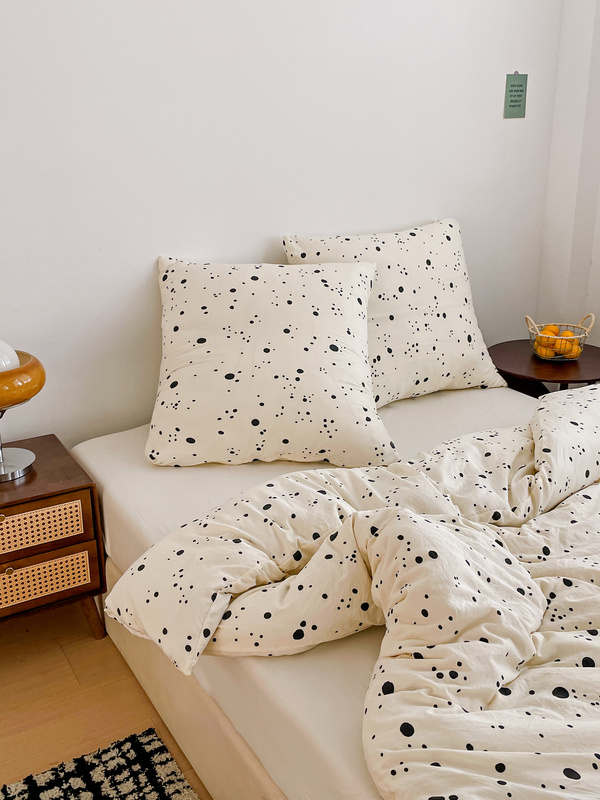 Pościel biała w kropki i groszki 200x220 3 el. Dots F15