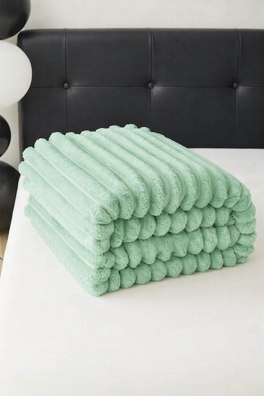 Koc pluszowy tłoczony w grube szerokie pasy 200x220 miętowy