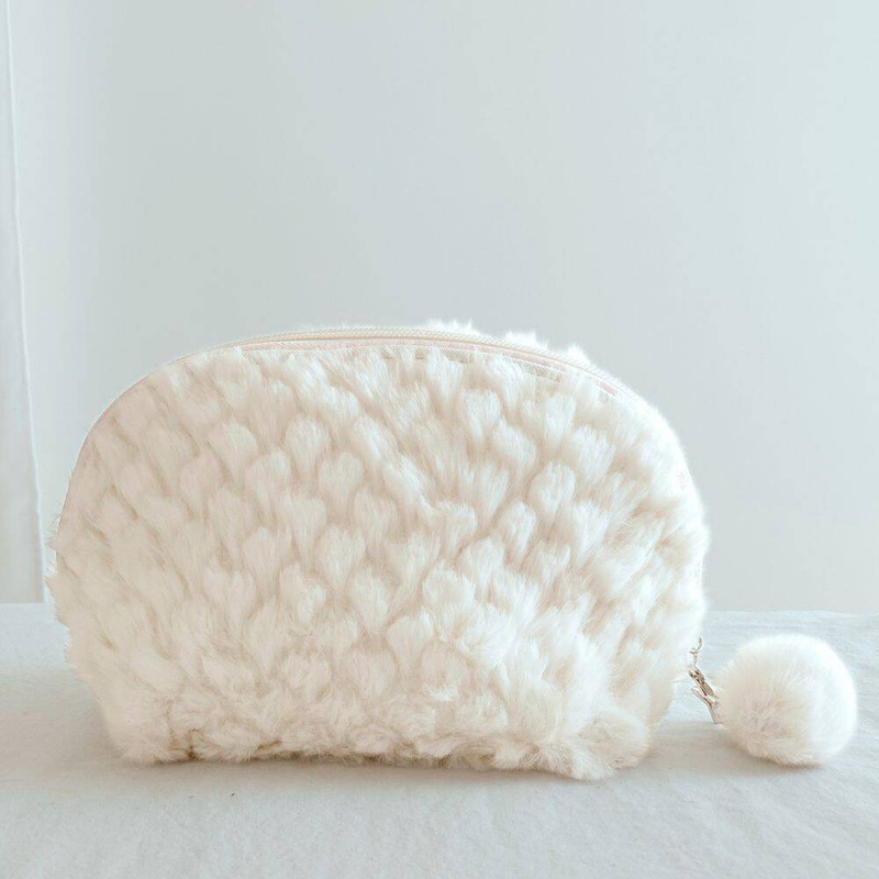 Kosmetyczka pluszowa z pomponem ecru
