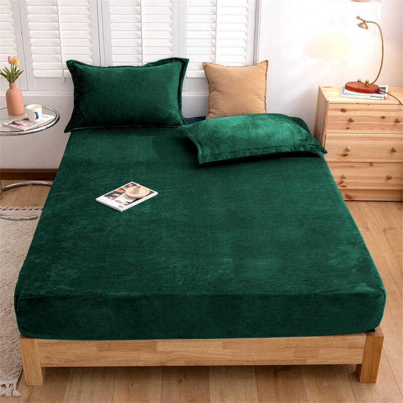 Prześcieradło pluszowe z gumką MIŚ butelkowe zielone 180x200