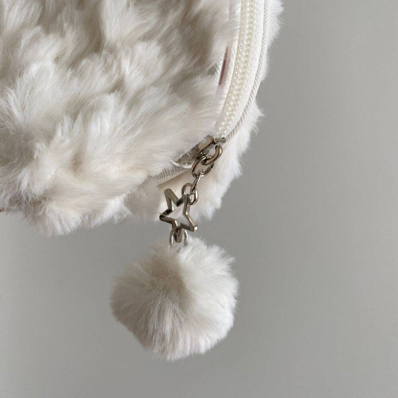 Kosmetyczka pluszowa z pomponem ecru