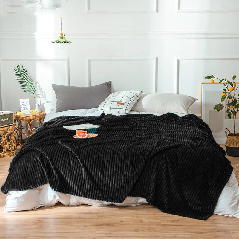 Koc pluszowy tłoczony w pasy 200x220 czarny