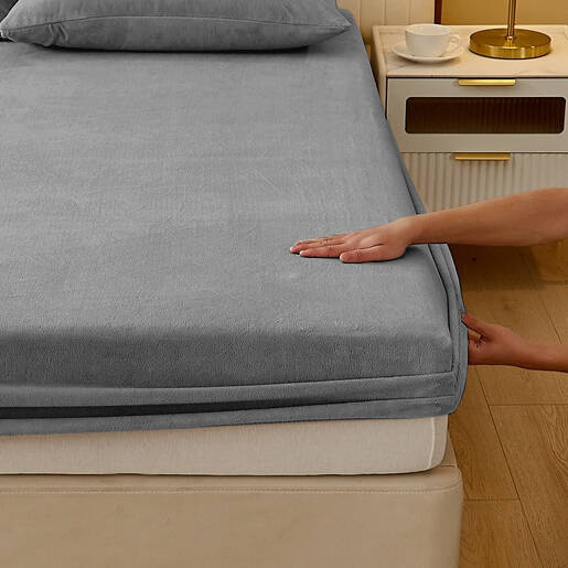 Prześcieradło pluszowe z gumką MIŚ jasne szare 140x200