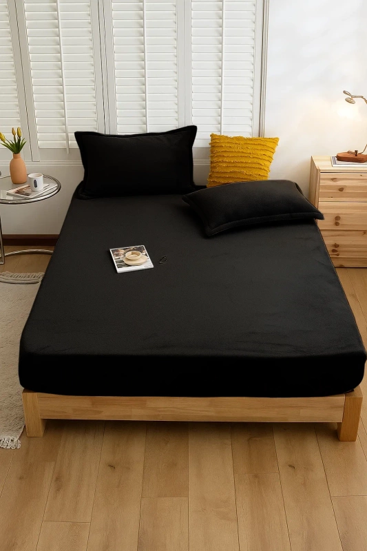 Prześcieradło pluszowe z gumką MIŚ czarne 180x200