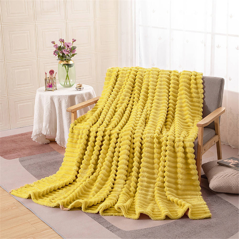 Koc pluszowy tłoczony w pasy 200x220 musztardowy