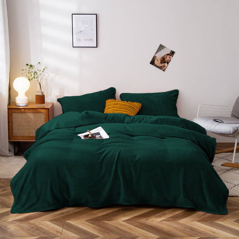 Pościel pluszowa zimowa miś gładka 160x200 3 el. butelkowa zielona K005