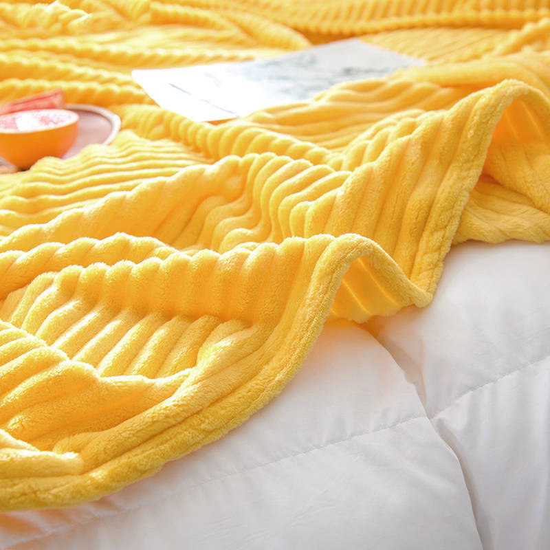 Koc pluszowy tłoczony w pasy 200x220 musztardowy