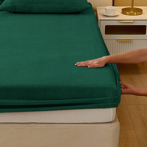 Prześcieradło pluszowe z gumką MIŚ butelkowe zielone 140x200