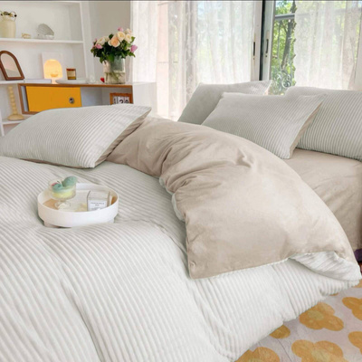 Pościel pluszowa zimowa miś tłoczona w pasy 160x200 3 el. biała - beżowa