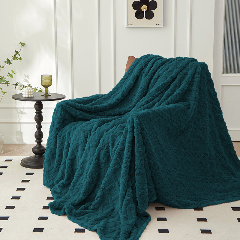 Koc pluszowy tłoczony w sweterek 3D 160x200 niebieski