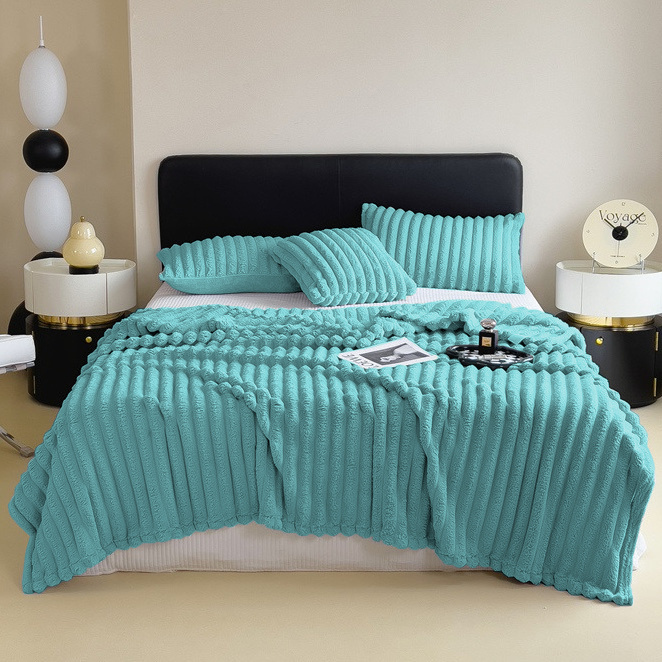 Koc pluszowy tłoczony w grube szerokie pasy 200x220 turkusowy