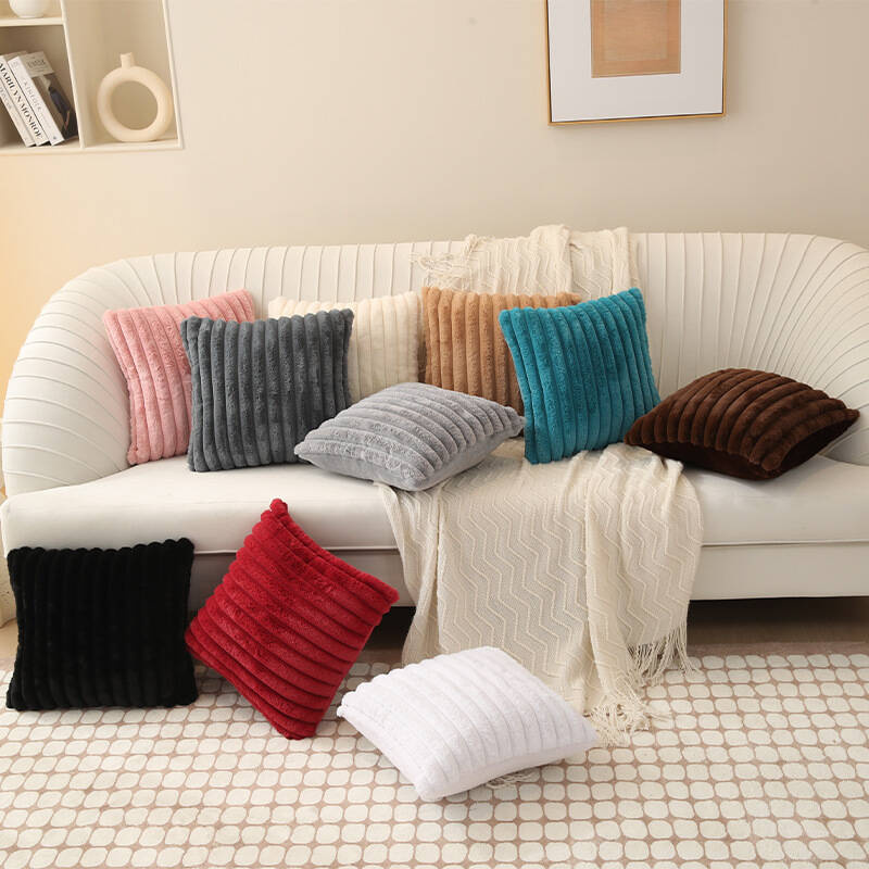 Poszewka na poduszkę dekoracyjna 40x40 czerwona tłoczona pluszowa