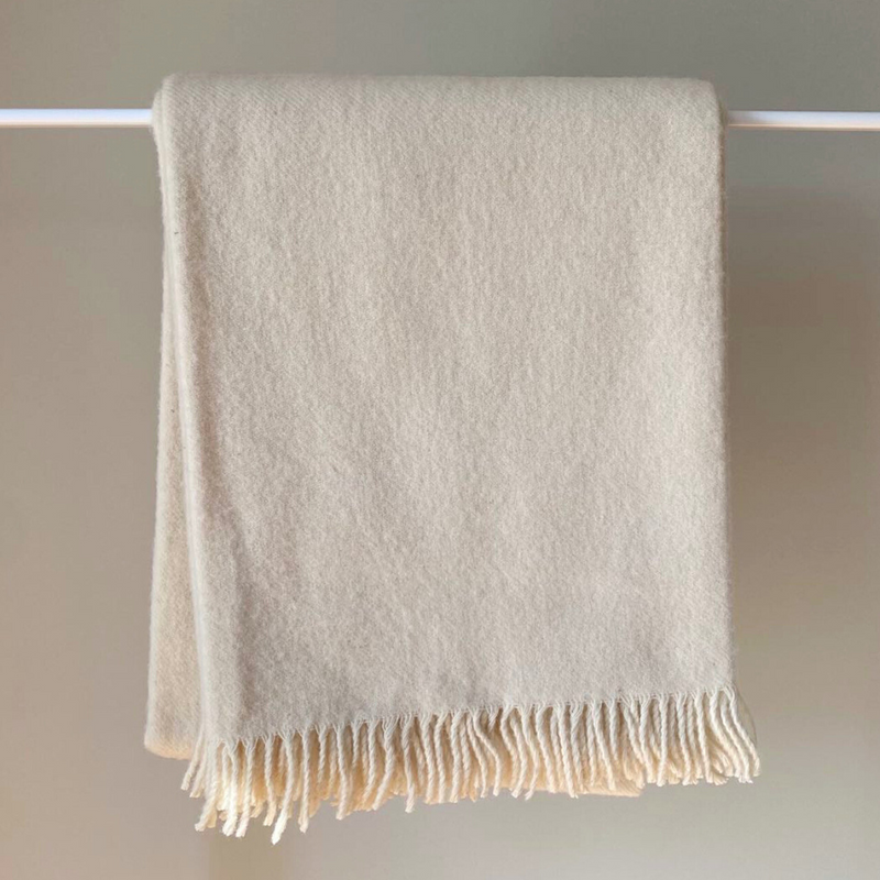 Koc wełniany z frędzlami ecru 160x200