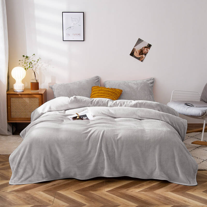 Pościel pluszowa zimowa miś gładka 200x220 3 el. jasna szara K004