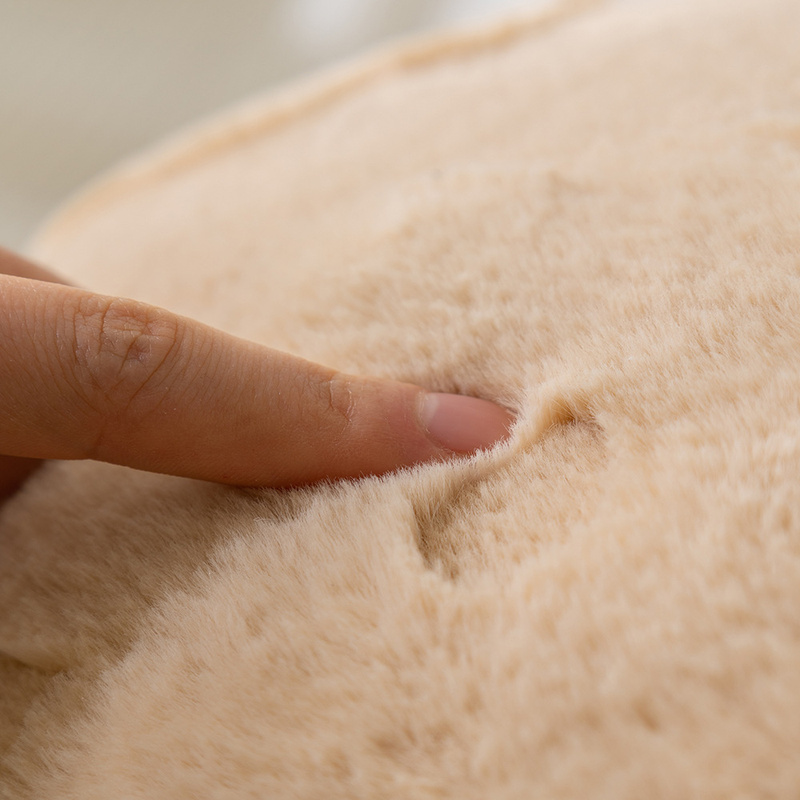 Poszewka na poduszkę dekoracyjna 45x45 w kwiatki 3D pluszowa beżowa