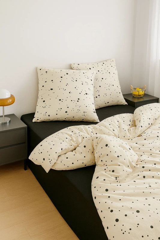 Pościel biała w kropki i groszki 200x220 3 el. Dots F15