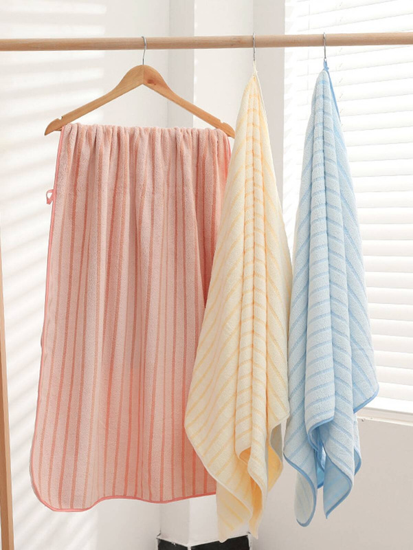 Ręcznik kąpielowy granatowy w paski z mikrofibry 70x140 szybkoschnący