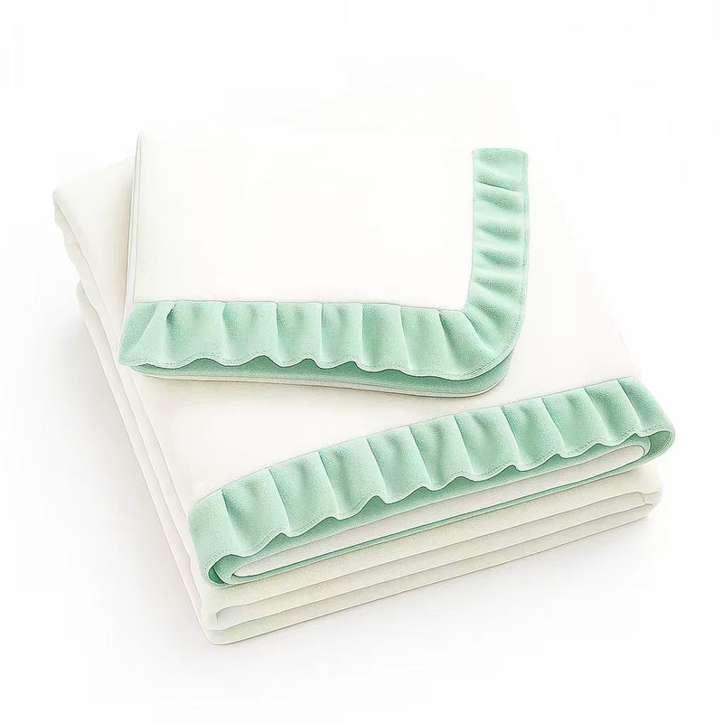 Pościel pluszowa z falbanką zimowa miś 160x200 3 el. biało-zielona nr446