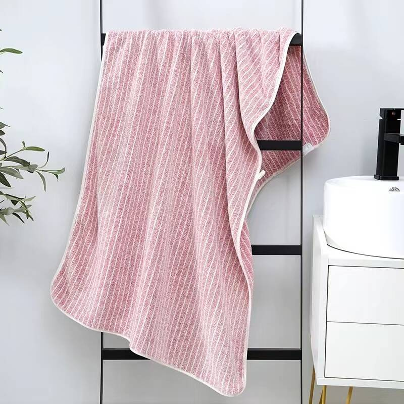 Ręcznik kąpielowy w pasy z mikrofibry 70x140 szybkoschnący różowy
