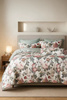 Pościel biało-szara w kwiaty 200x220 4 el. z prześcieradłem z gumką Manaus D-137