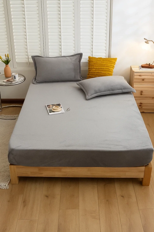 Prześcieradło pluszowe z gumką MIŚ jasne szare 140x200