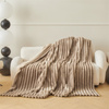 Koc pluszowy tłoczony w grube szerokie pasy 200x220 beżowy